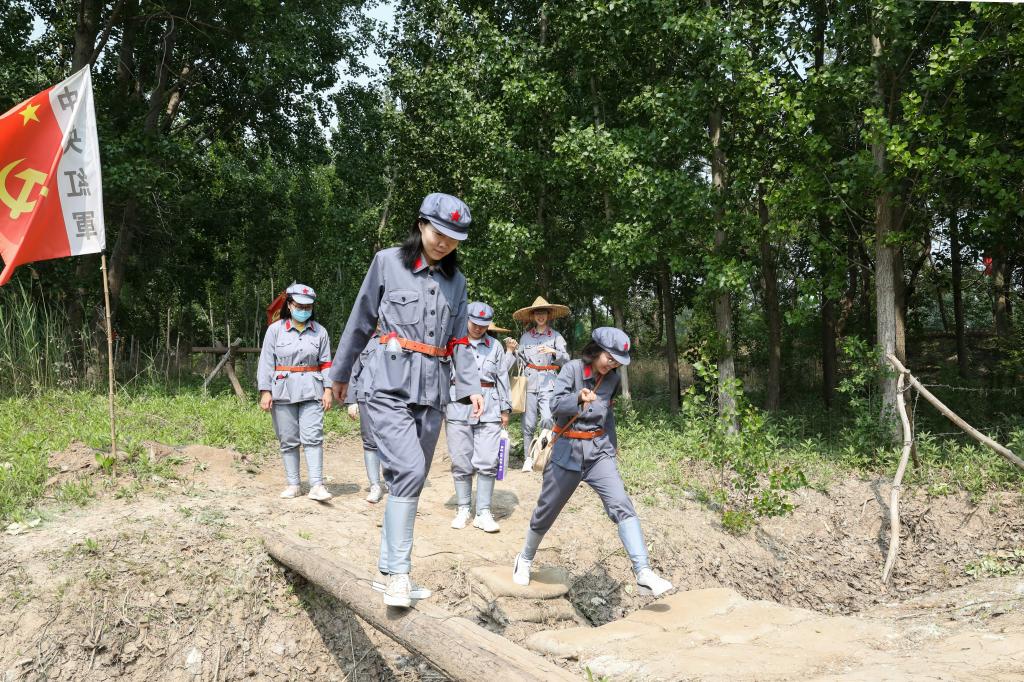 重走長征路 永遠跟黨走